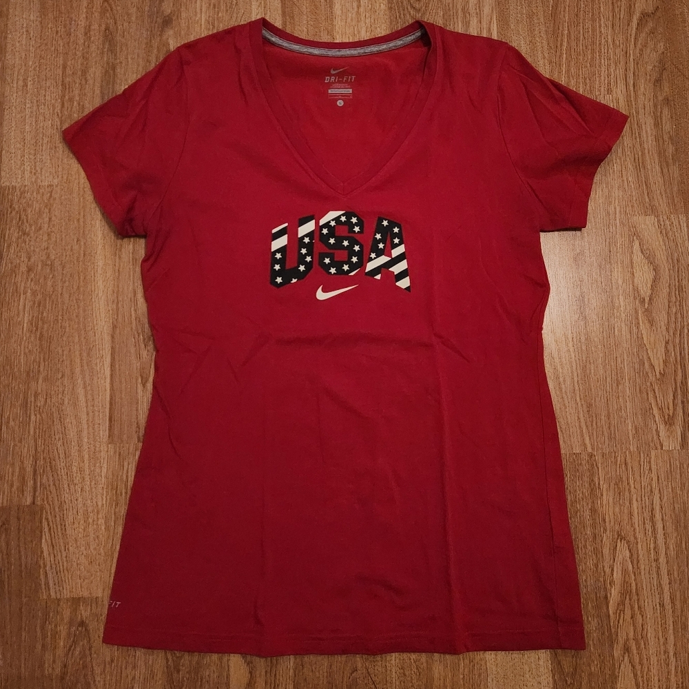 Nike Swoosh Dri-Fit USA American Flag Short Sleeve V-Neck Tee Red Large